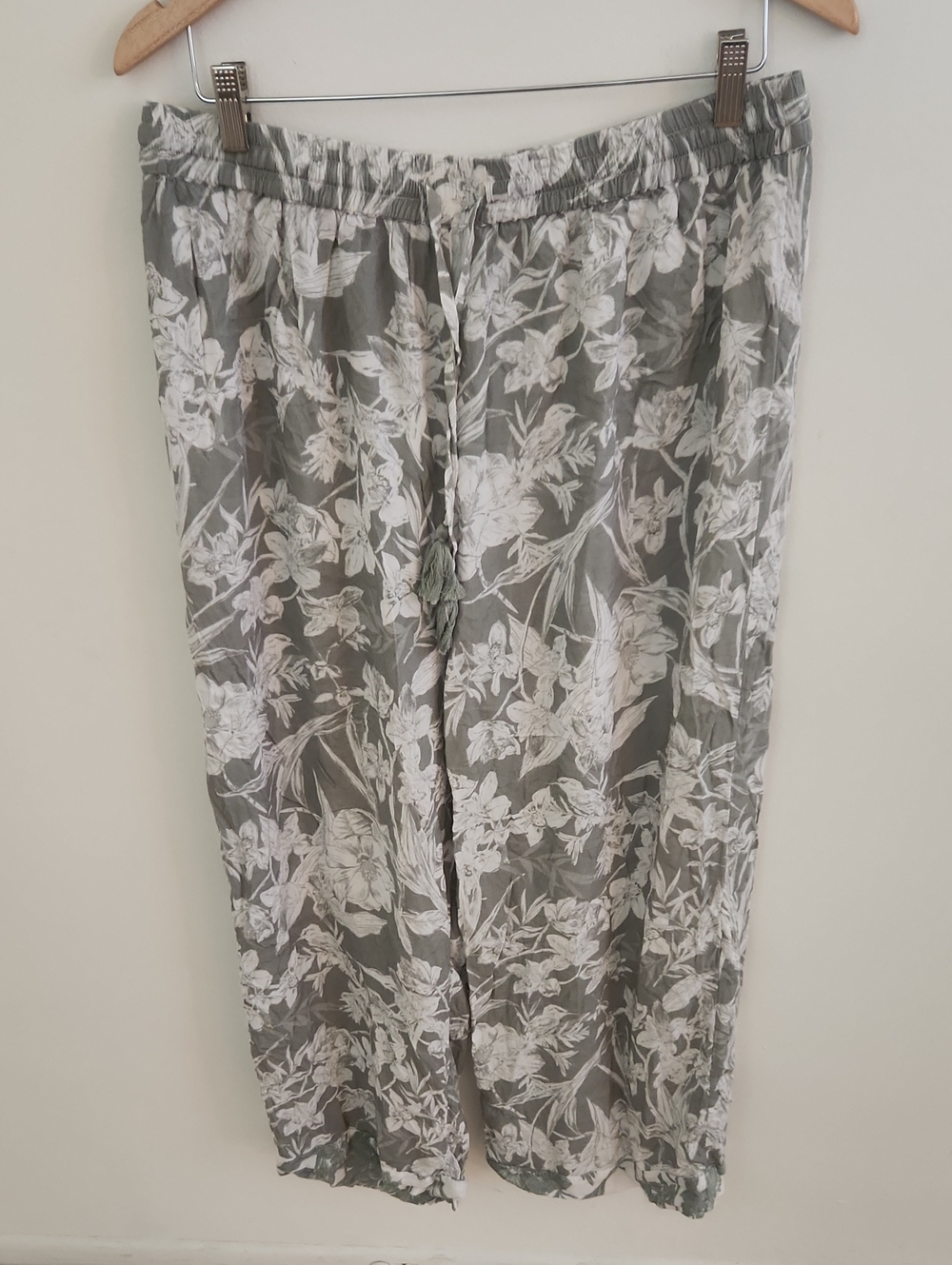 World Market Mila Floral Drawstring Wide Leg Pants in Sage and Ivory Boho L/XL - Picture 2 of 5